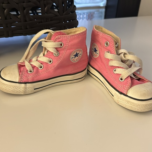 CONVERSE Toddler Girls Pink High Top Sneakers - size 5 - Picture 2 of 6